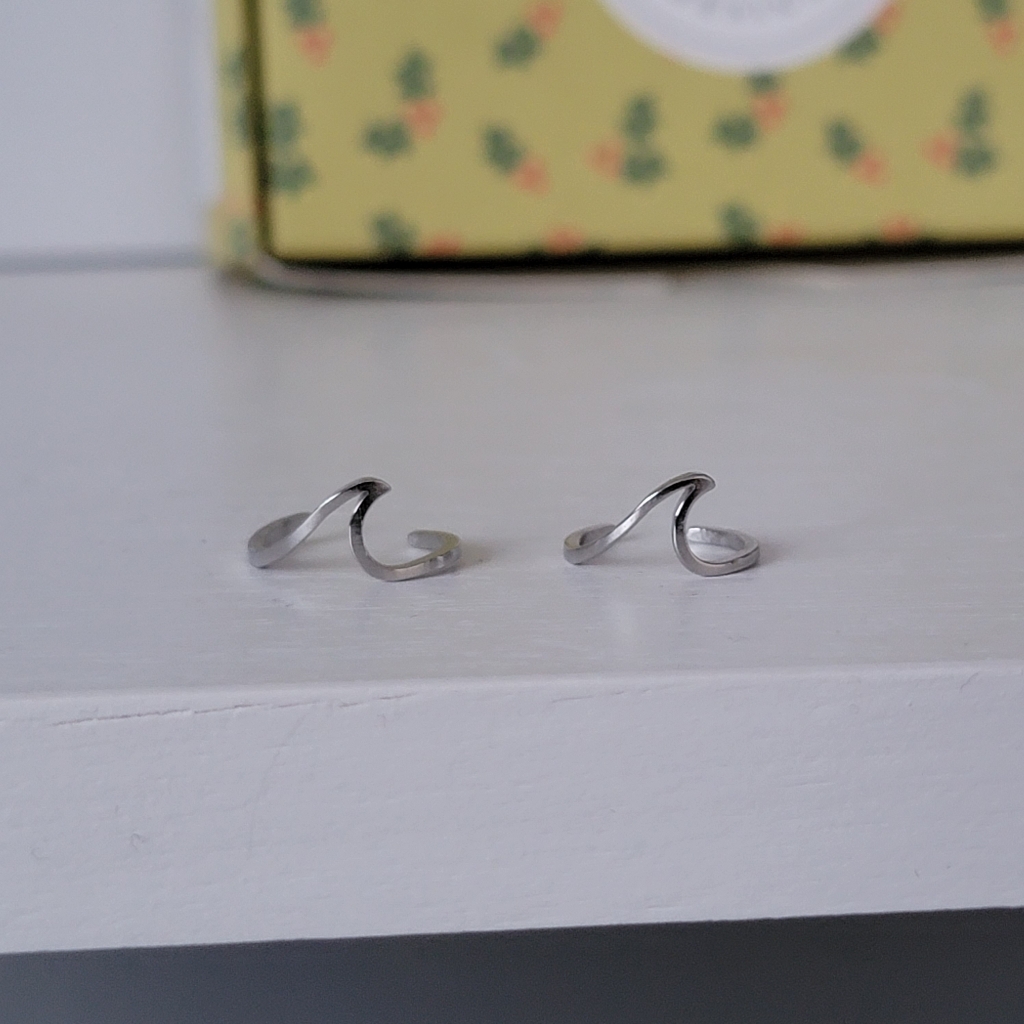 Wave Ear Cuff